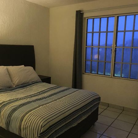 Casa Bravia - Hostal Para Mujeres Guadalajara Exterior foto