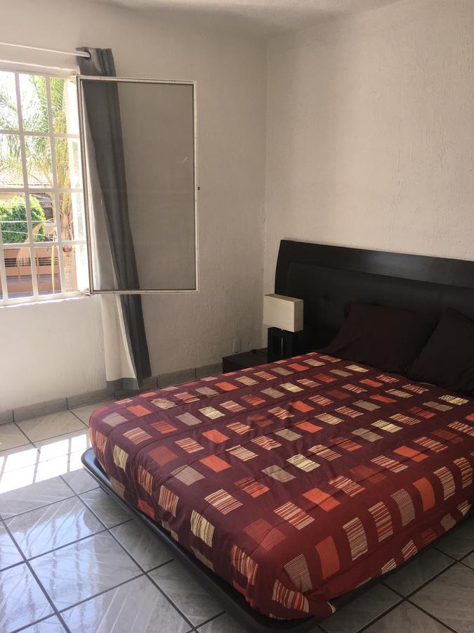 Casa Bravia - Hostal Para Mujeres Guadalajara Exterior foto