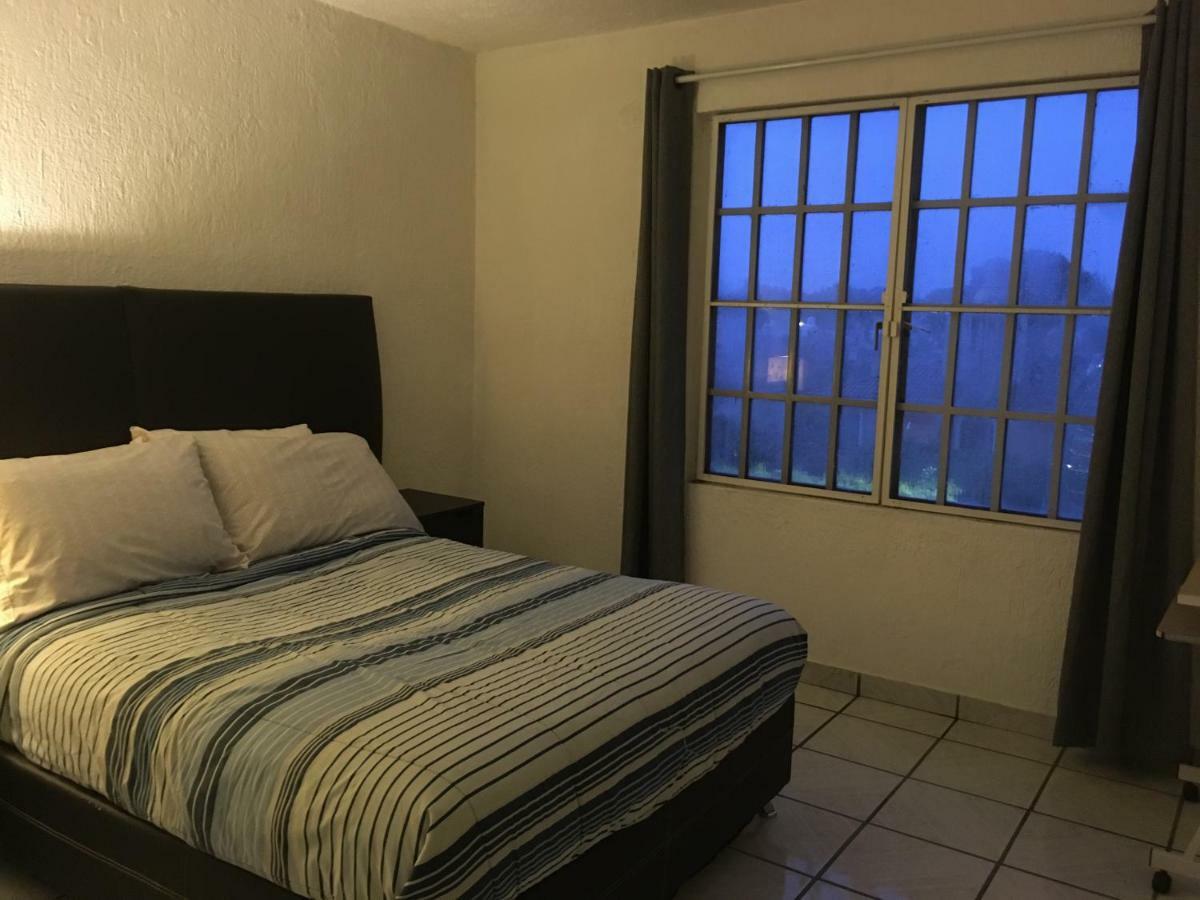 Casa Bravia - Hostal Para Mujeres Guadalajara Exterior foto